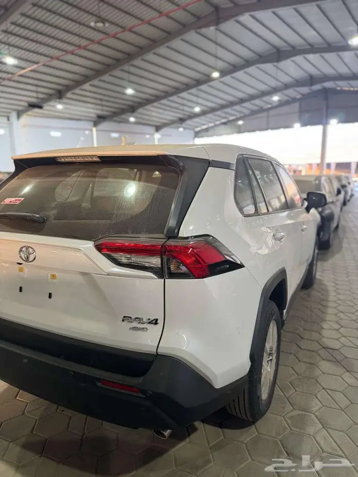 تويوتا راف فور بنزين le 4 4موديل 2025 3