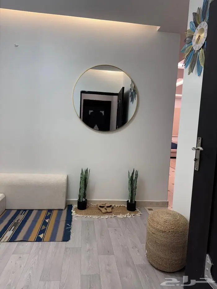 للايجار شقة مؤثثة في المونسيه شهري 11