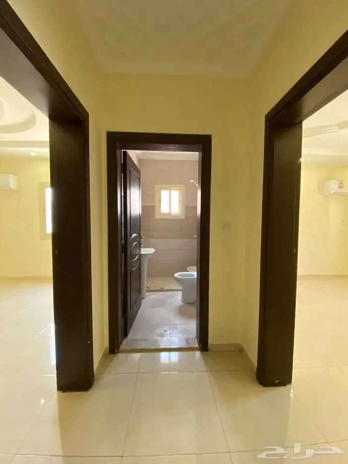 شقة للإيجار في شارع ابن زين الدين  حي الروضة 8