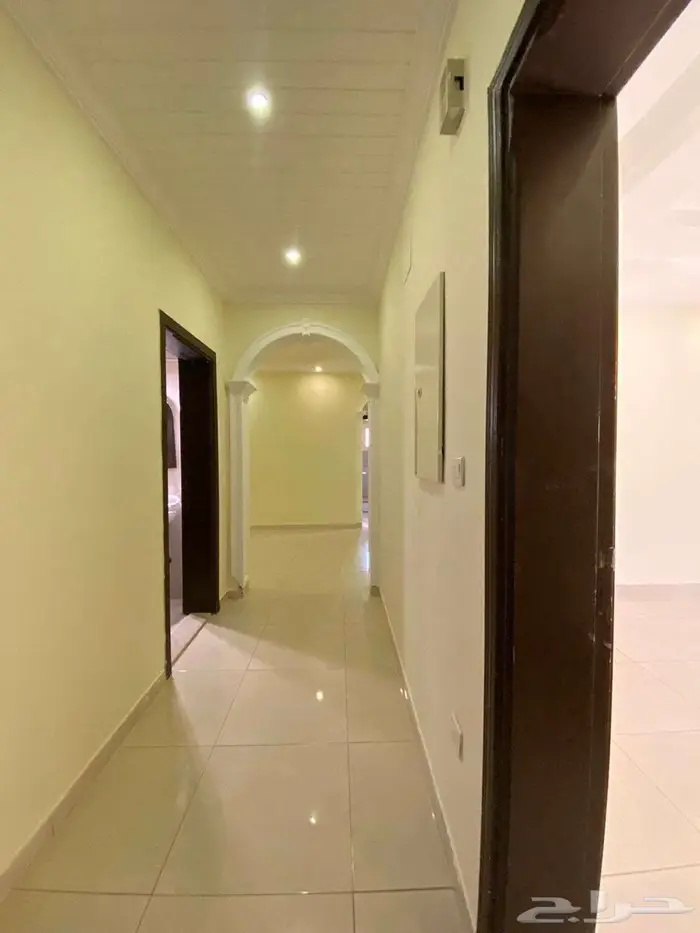 شقة للإيجار في شارع ابن زين الدين  حي الروضة 4