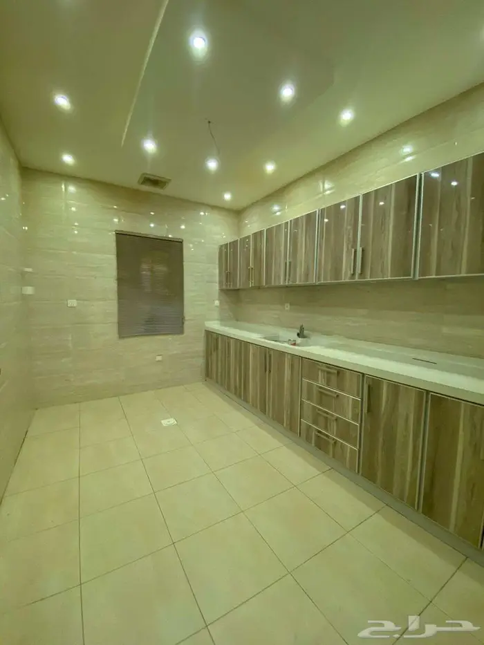 شقة للإيجار في شارع ابن زين الدين  حي الروضة 11