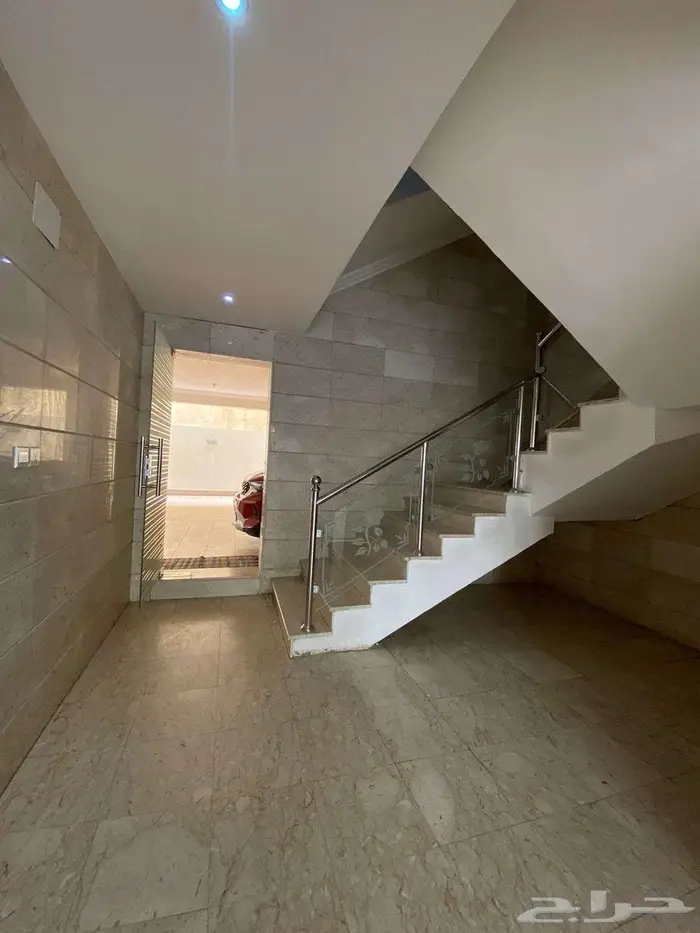 شقة للإيجار في شارع ابن زين الدين  حي الروضة 2