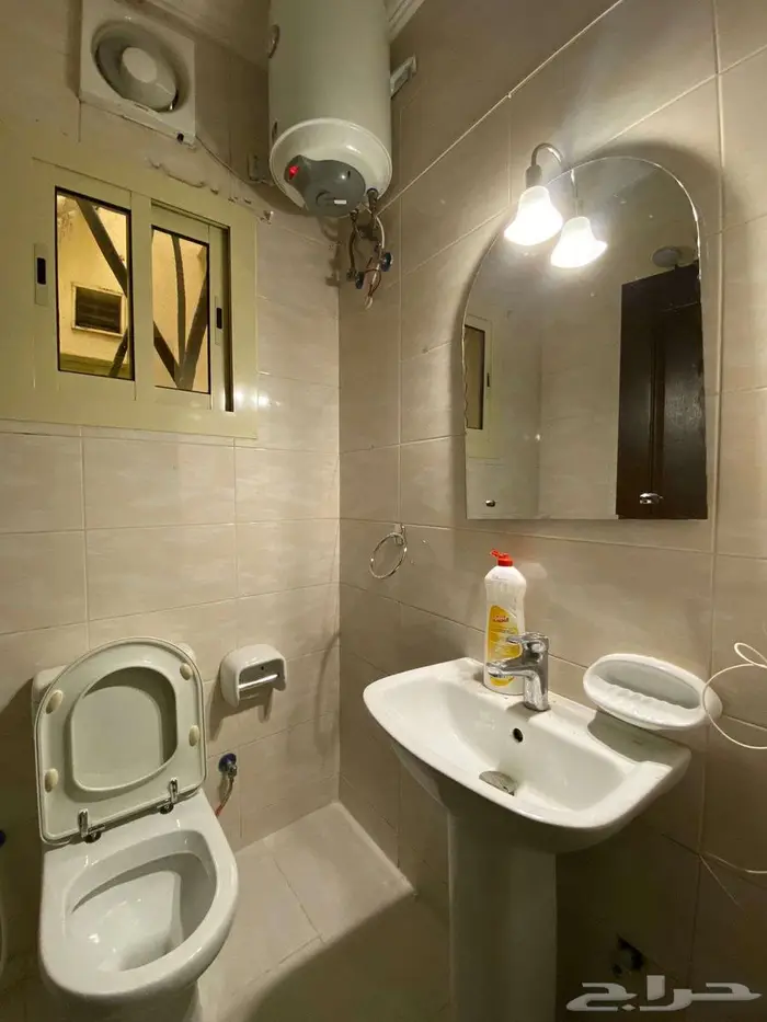 شقة للإيجار في شارع ابن زين الدين  حي الروضة 13