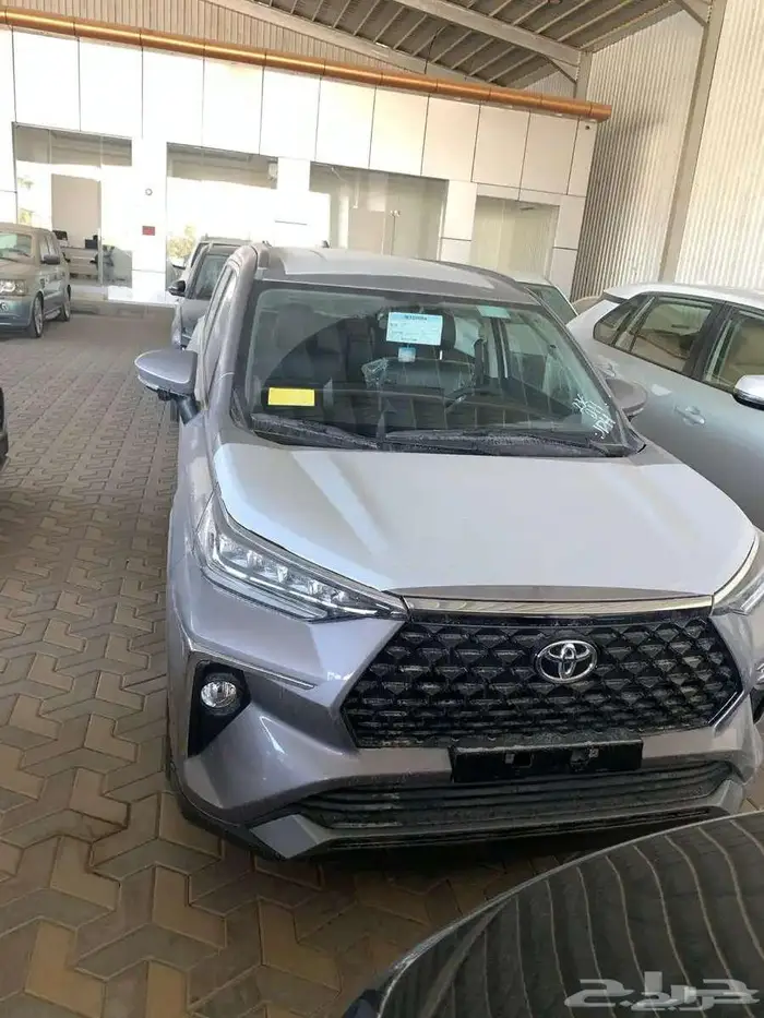 تويوتا فيلوز GLX فل موديل 2025 ابيض و رصاصي ورمادى 1