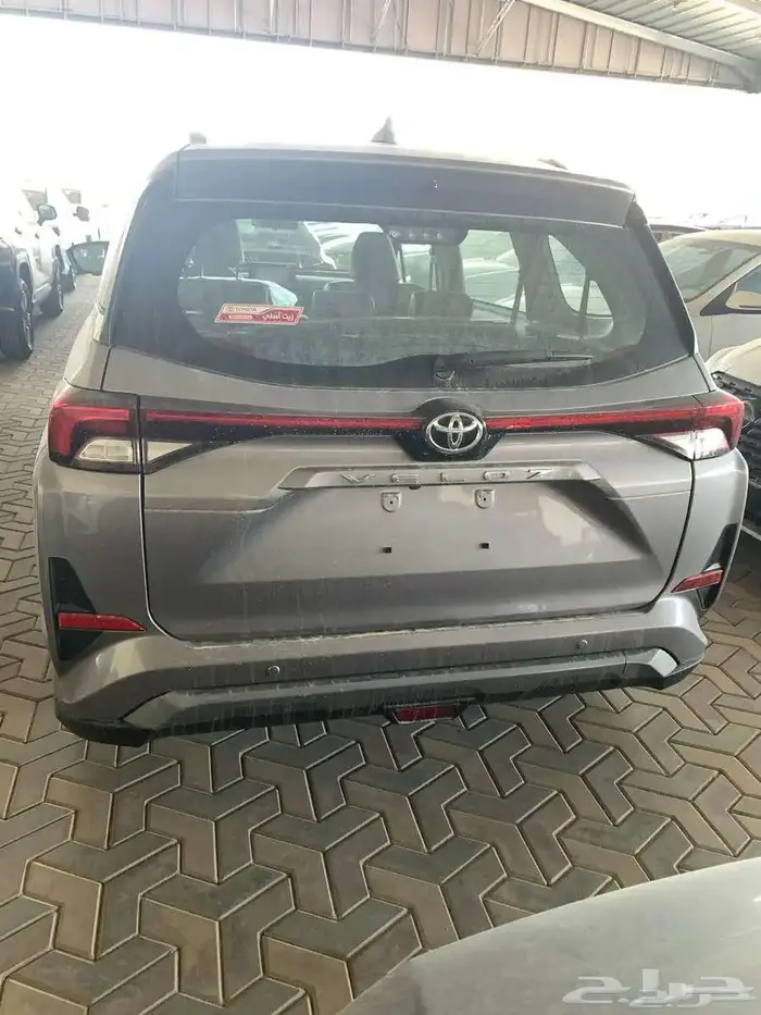 تويوتا فيلوز GLX فل موديل 2025 ابيض و رصاصي ورمادى 5