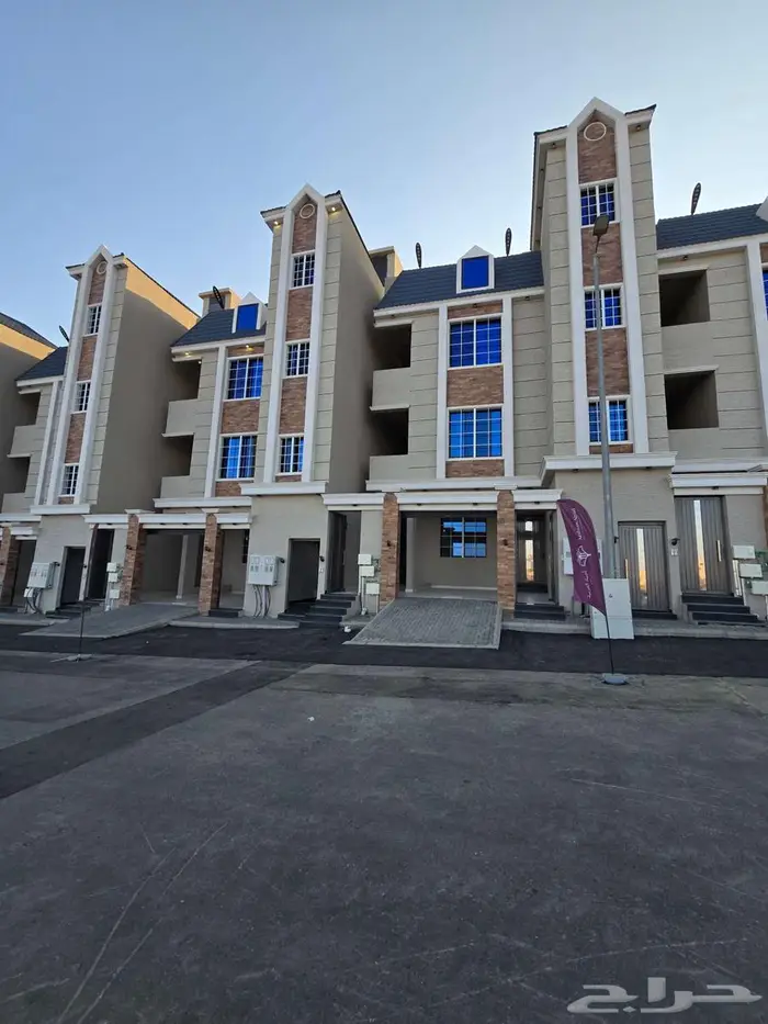 للبيع عرض خاص بحي المعارض وسط الخدمات أدوارعلويه 520 ألف6غرف 1