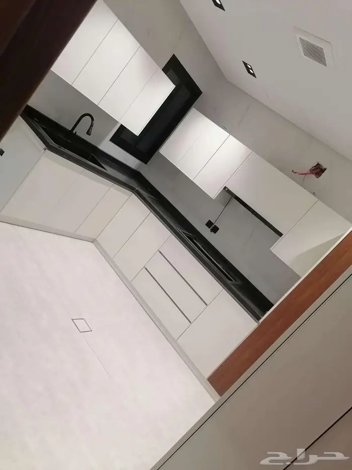 دور علوي جديد للإيجار (مطبخ مكيفات راكب) 0