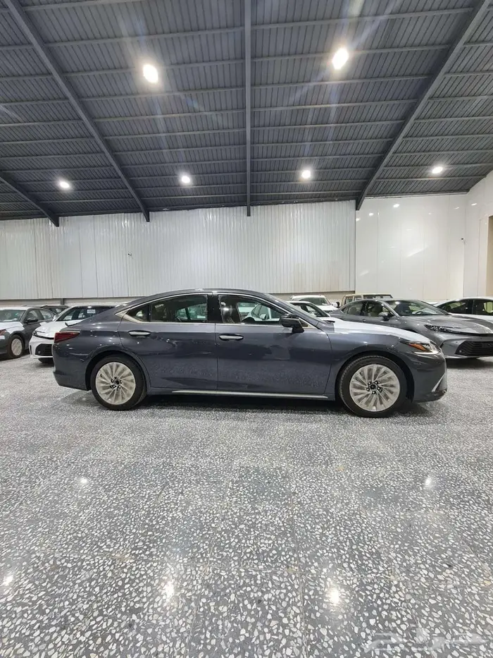 لكزس ES 350 dd فل كامل 2025 السعر 264900 3