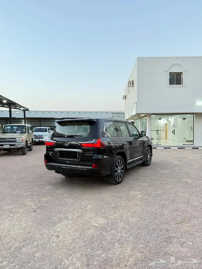لكزس AD سعودي 2020 LX مخزن أسود عداد 4000 كم 3