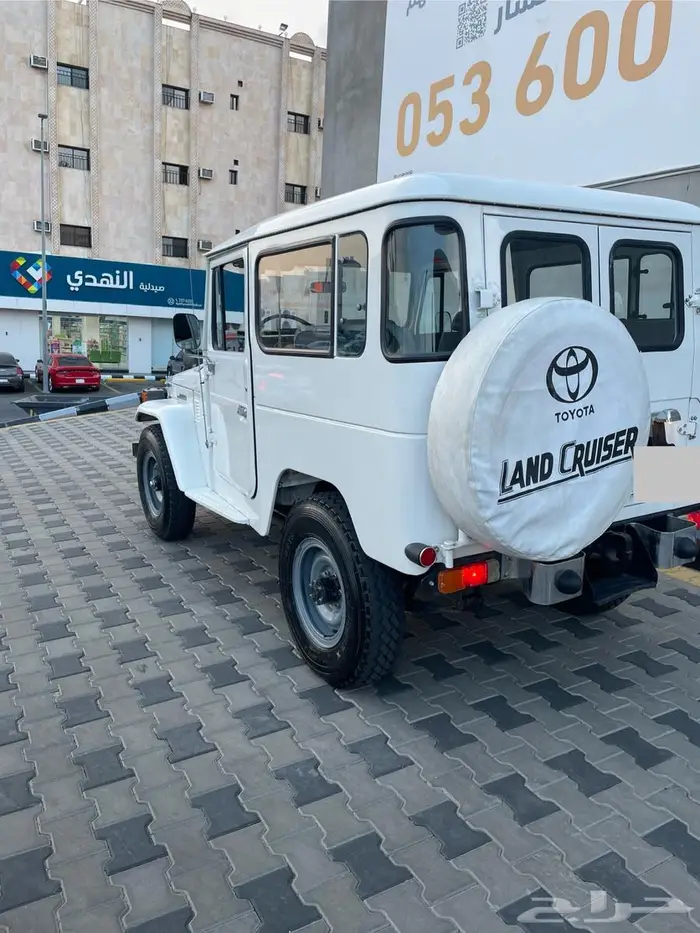 تويوتا جيب 1983 نظيف 3