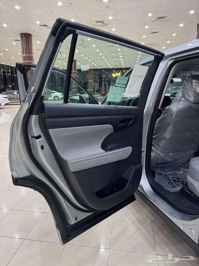 تويوتا هايلاندر هايبرد LE 9