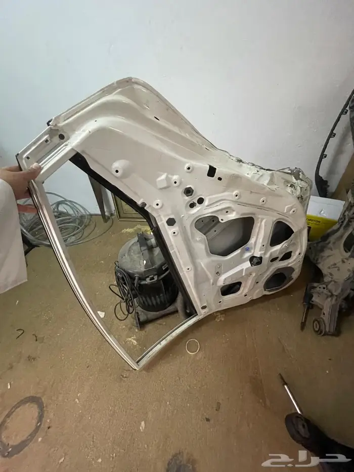 باب خلفي يمين ابيض التيما 2021 مصدوم 2