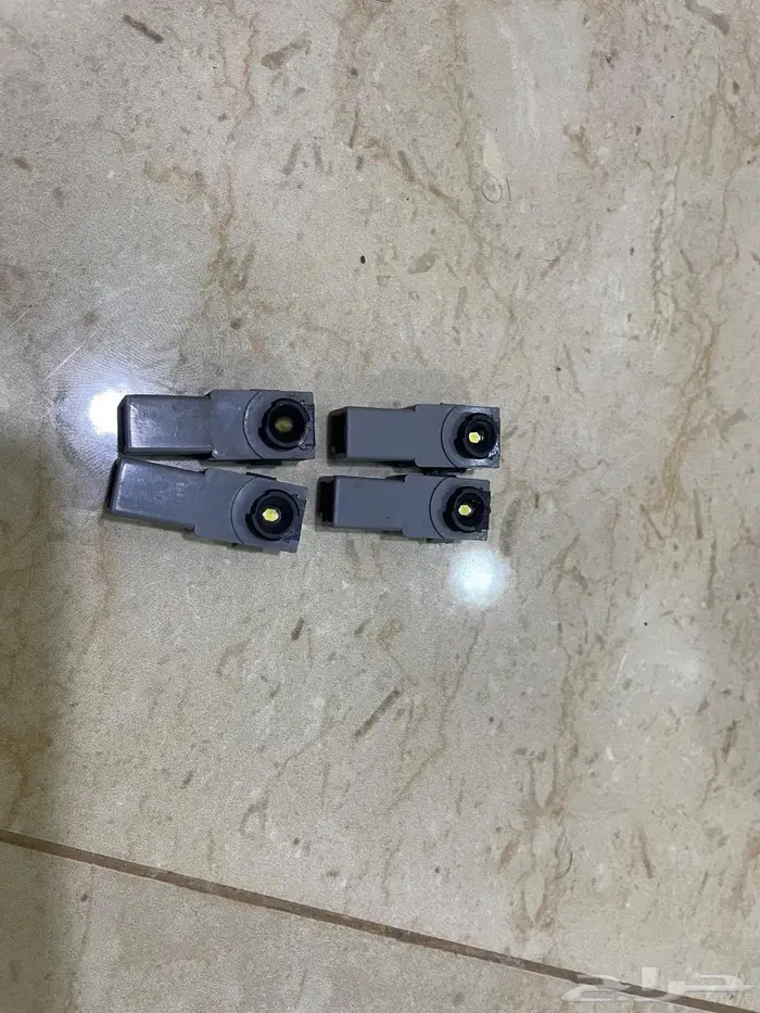 لمبات ارضية لون ابيض 0