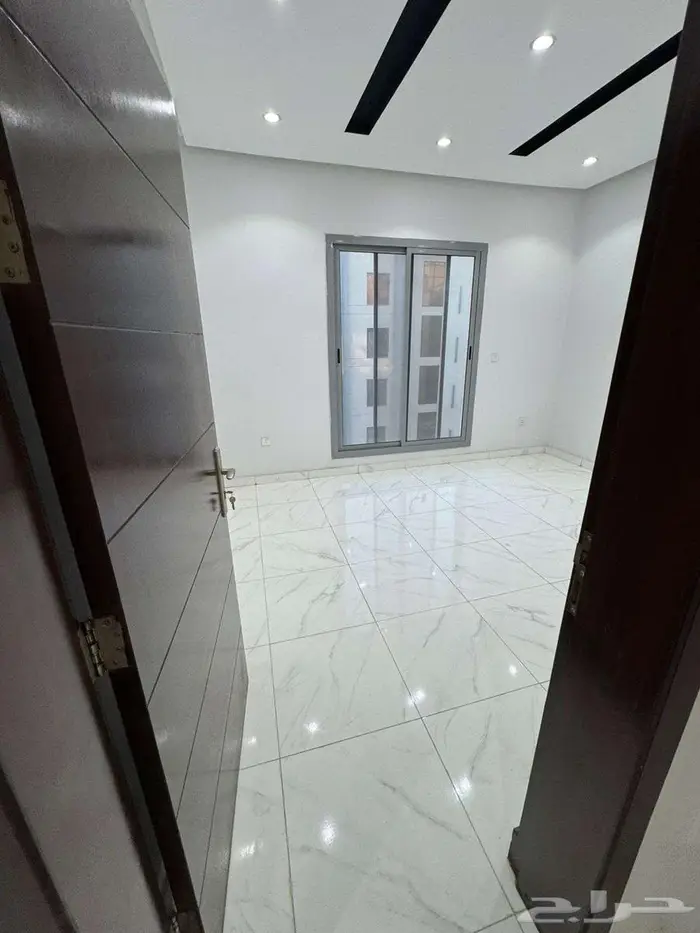 إيجار شقة بموقع مميز ( جديدة ) بحي المروة 1