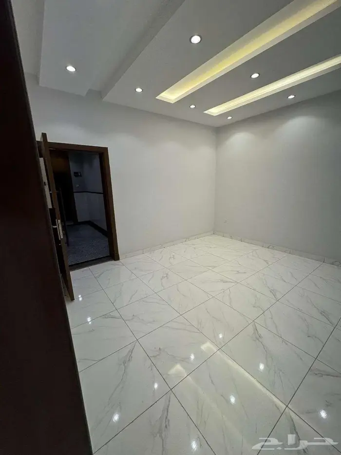 إيجار شقة بموقع مميز ( جديدة ) بحي المروة 4