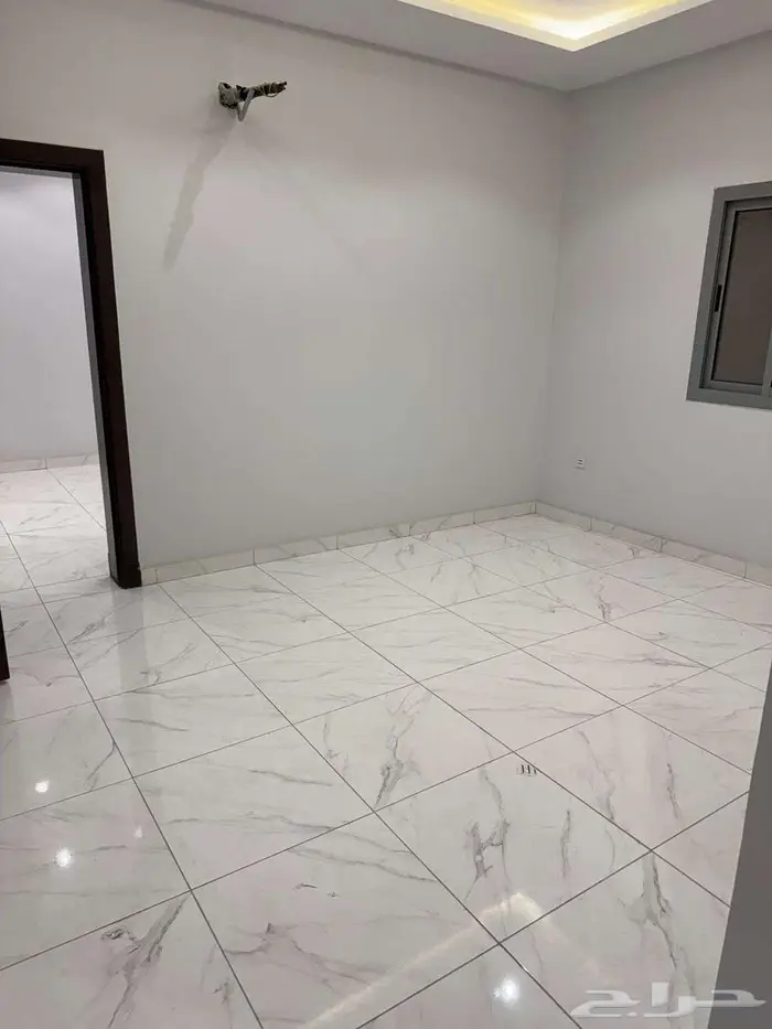 إيجار شقة بموقع مميز ( جديدة ) بحي المروة 6