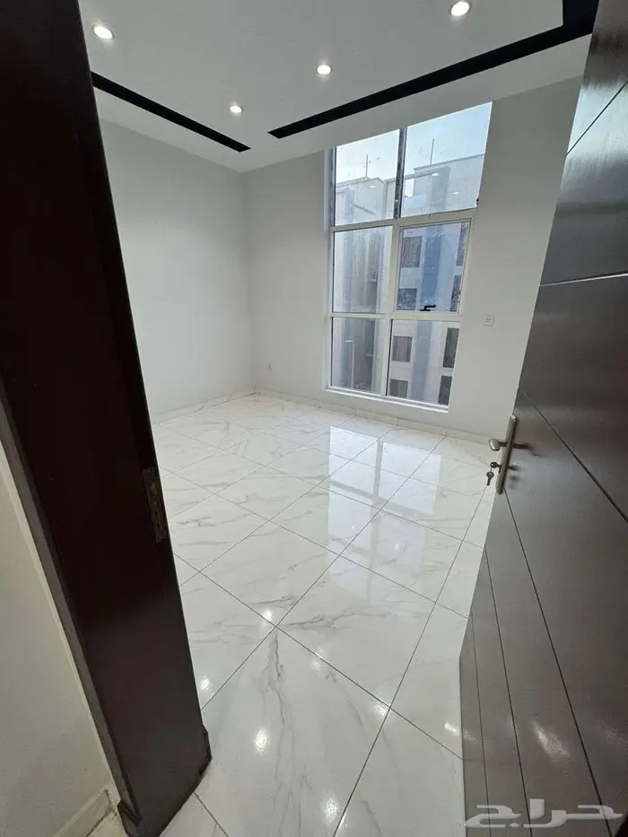 إيجار شقة بموقع مميز ( جديدة ) بحي المروة 8