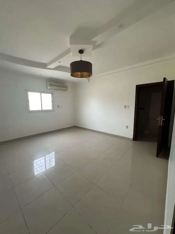 للبيع شقة رائعةتبعدعن الكورنيش200متروالبحيرة القرية العالمية 2