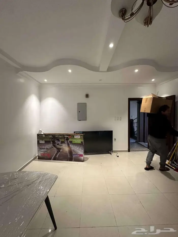 للبيع شقة رائعةتبعدعن الكورنيش200متروالبحيرة القرية العالمية 5