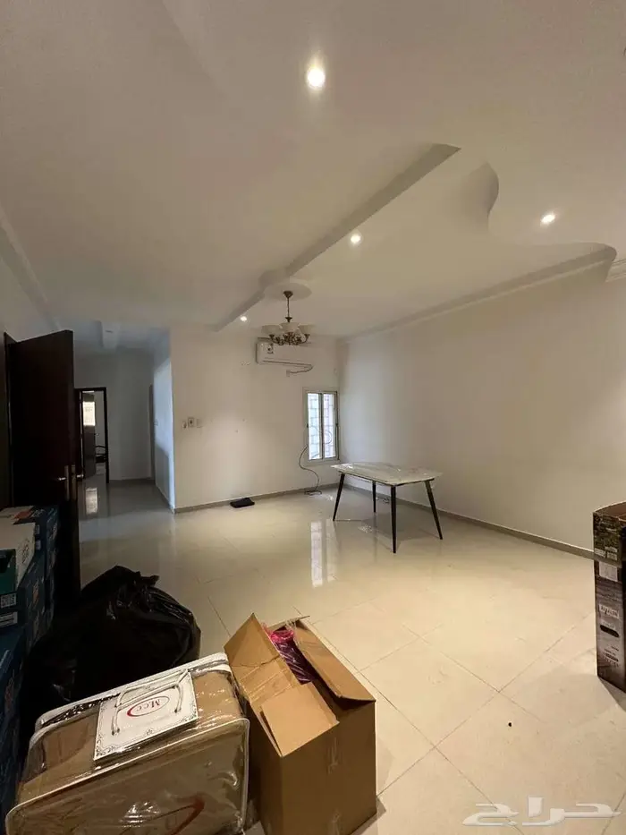 للبيع شقة رائعةتبعدعن الكورنيش200متروالبحيرة القرية العالمية 6