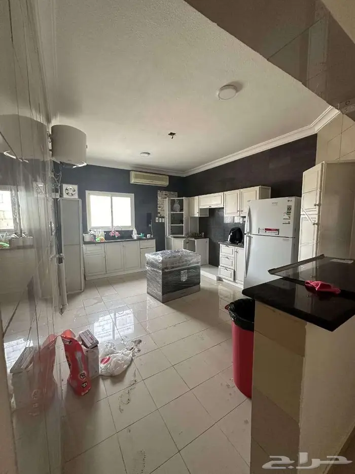 للبيع شقة رائعةتبعدعن الكورنيش200متروالبحيرة القرية العالمية 7