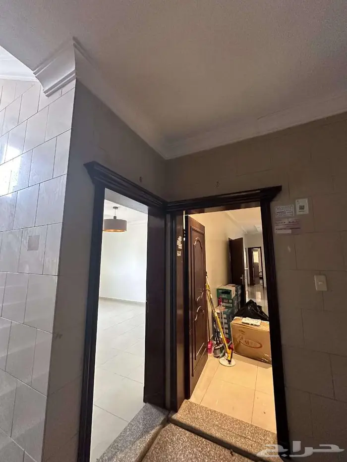 للبيع شقة رائعةتبعدعن الكورنيش200متروالبحيرة القرية العالمية 9