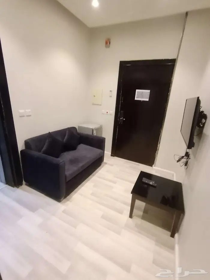 شقة فندقية غرفة وصالة مؤثثة وفاخرة للعزاب بخميس مشيط 1