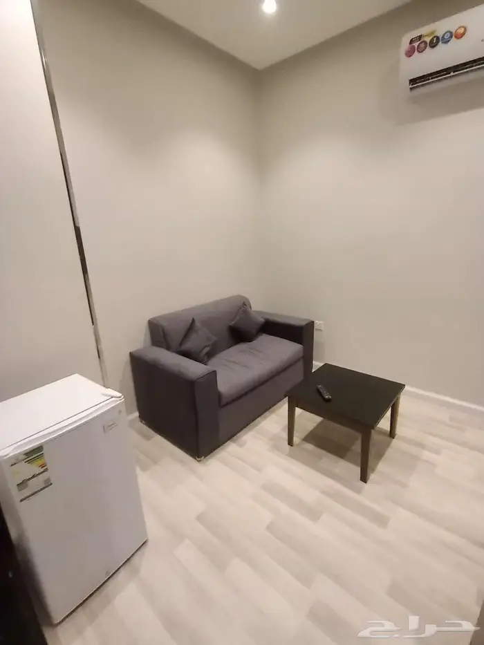 شقة فندقية غرفة وصالة مؤثثة وفاخرة للعزاب بخميس مشيط 6