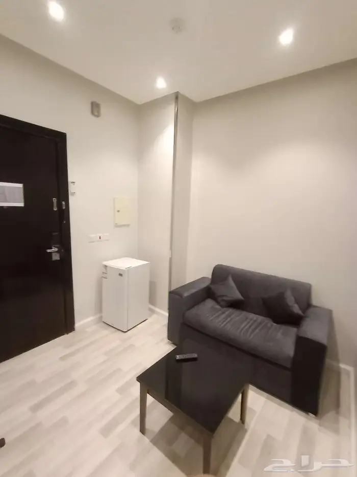 شقة فندقية غرفة وصالة مؤثثة وفاخرة للعزاب بخميس مشيط 4