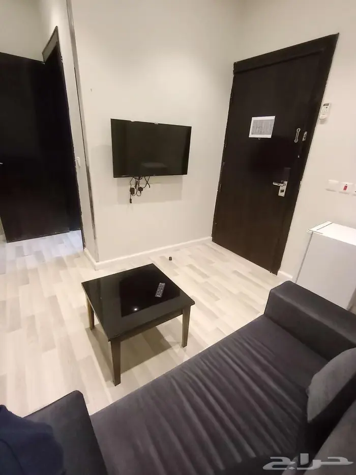 شقة فندقية غرفة وصالة مؤثثة وفاخرة للعزاب بخميس مشيط 2