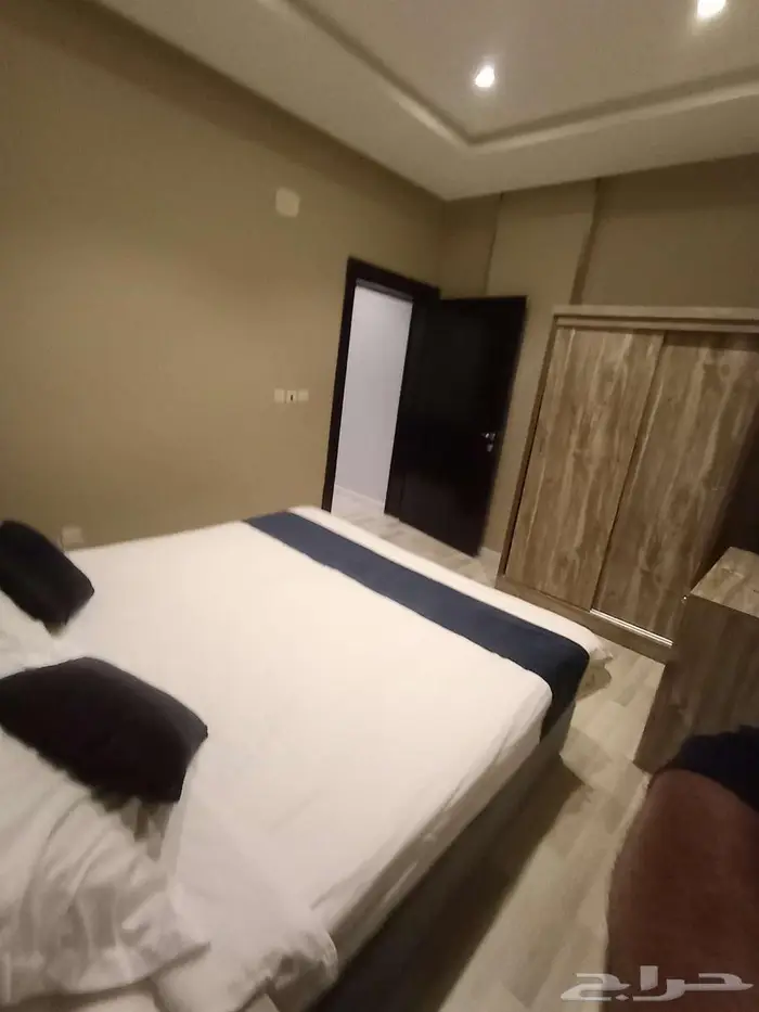 شقة فندقية غرفة وصالة مؤثثة وفاخرة للعزاب بخميس مشيط 3