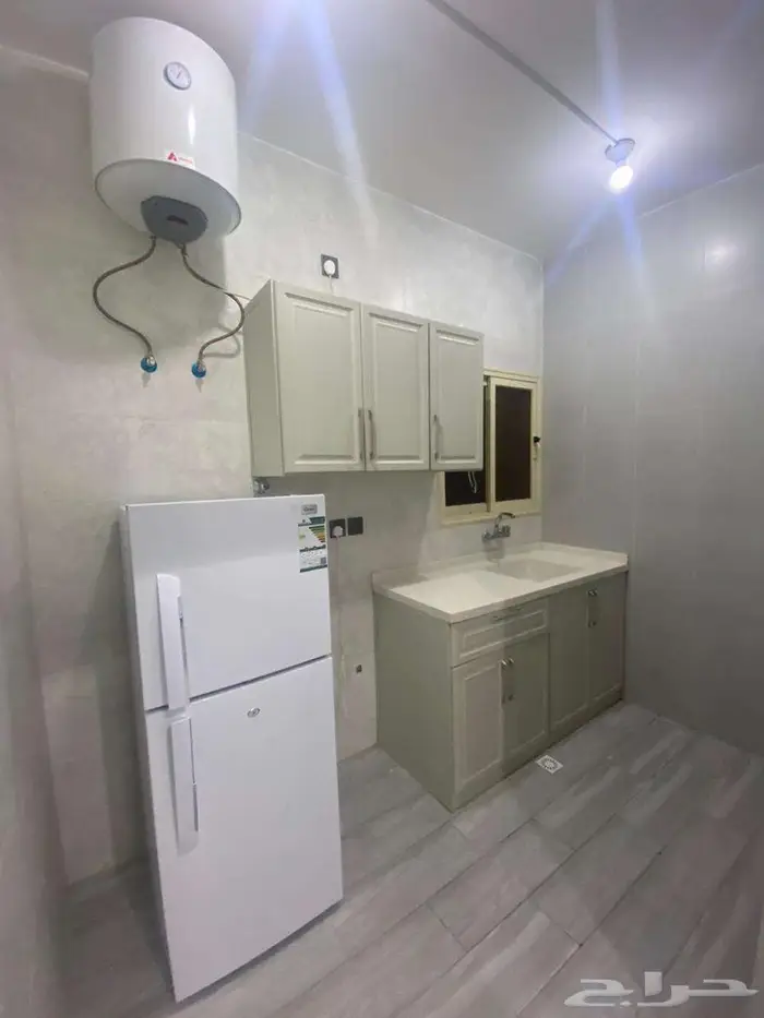 شقة فندقية غرفة وصالة مؤثثة وفاخرة للعوايل بخميس مشيط 12