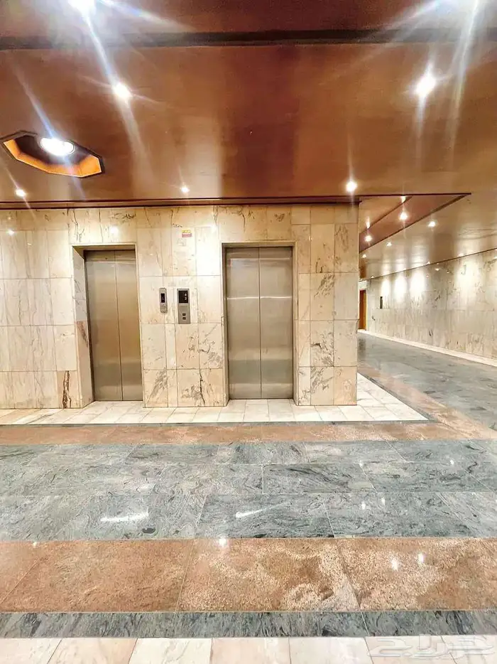 للايجار شقق بحى العليا بالرياض مطله على طريق الملك فهد 7