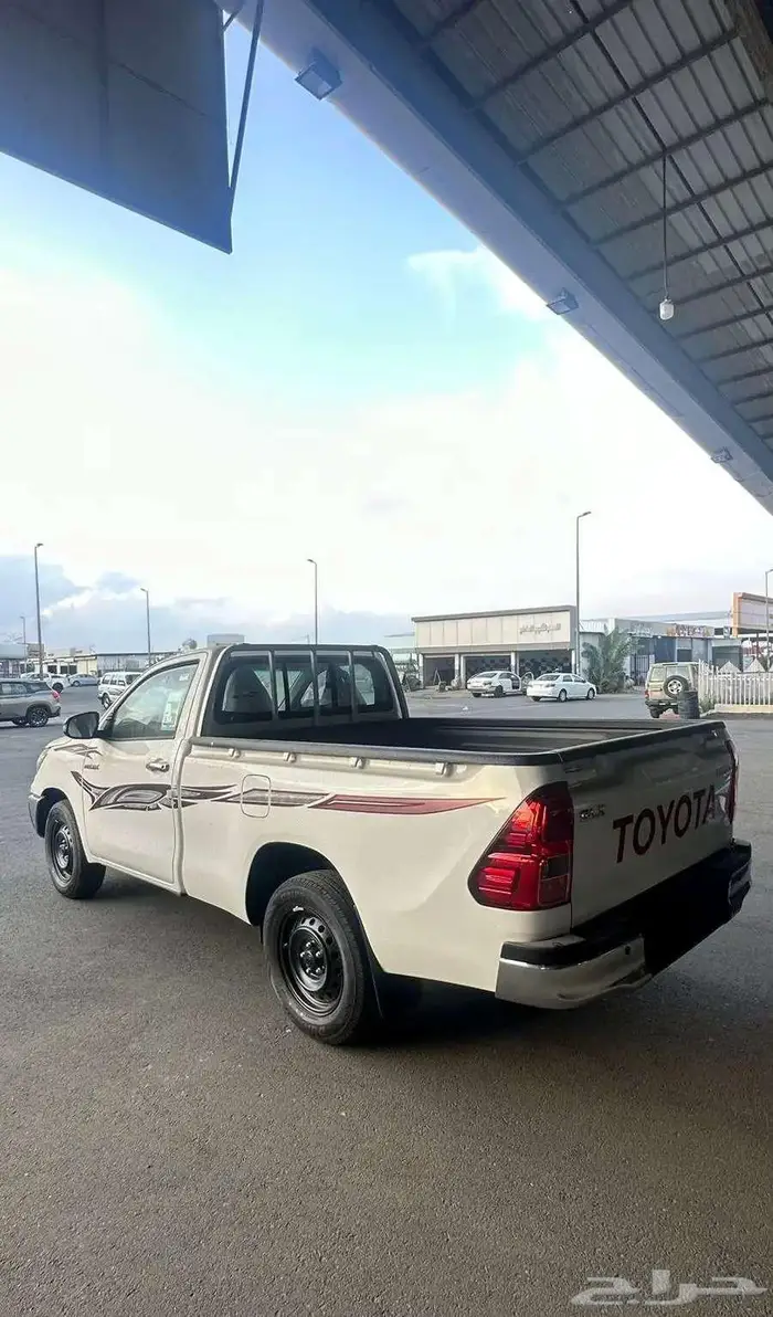 تويوتا هايلوكس غمارة GLX بنزين 2025 اصفار 4