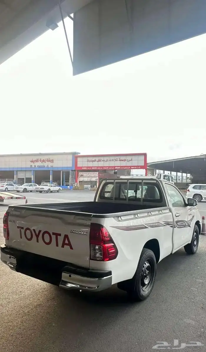 تويوتا هايلوكس غمارة GLX بنزين 2025 اصفار 3