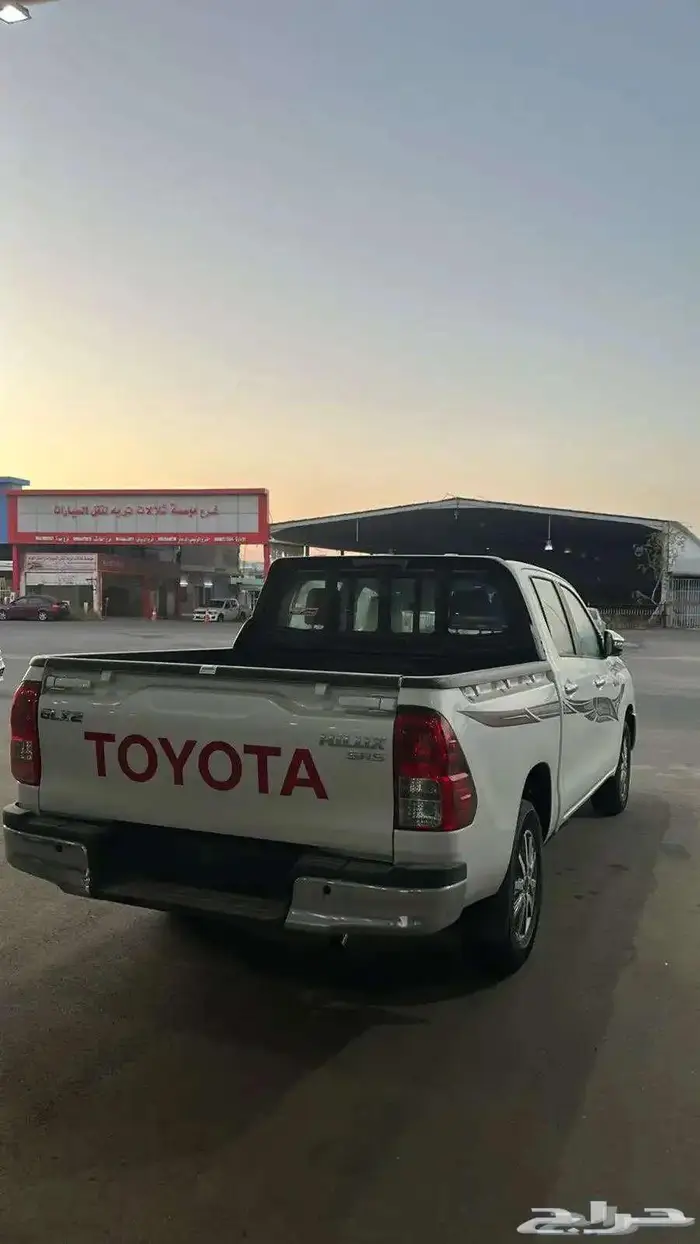 تويوتا هايلوكس غمارتين GLX2 جنوط بنزين 2025سعودى كاش اقساط 5