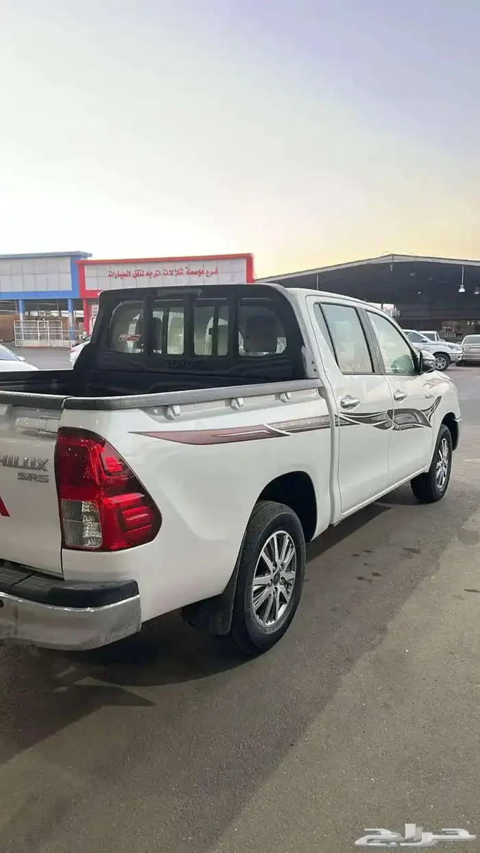 تويوتا هايلوكس غمارتين GLX2 جنوط بنزين 2025سعودى كاش اقساط 10