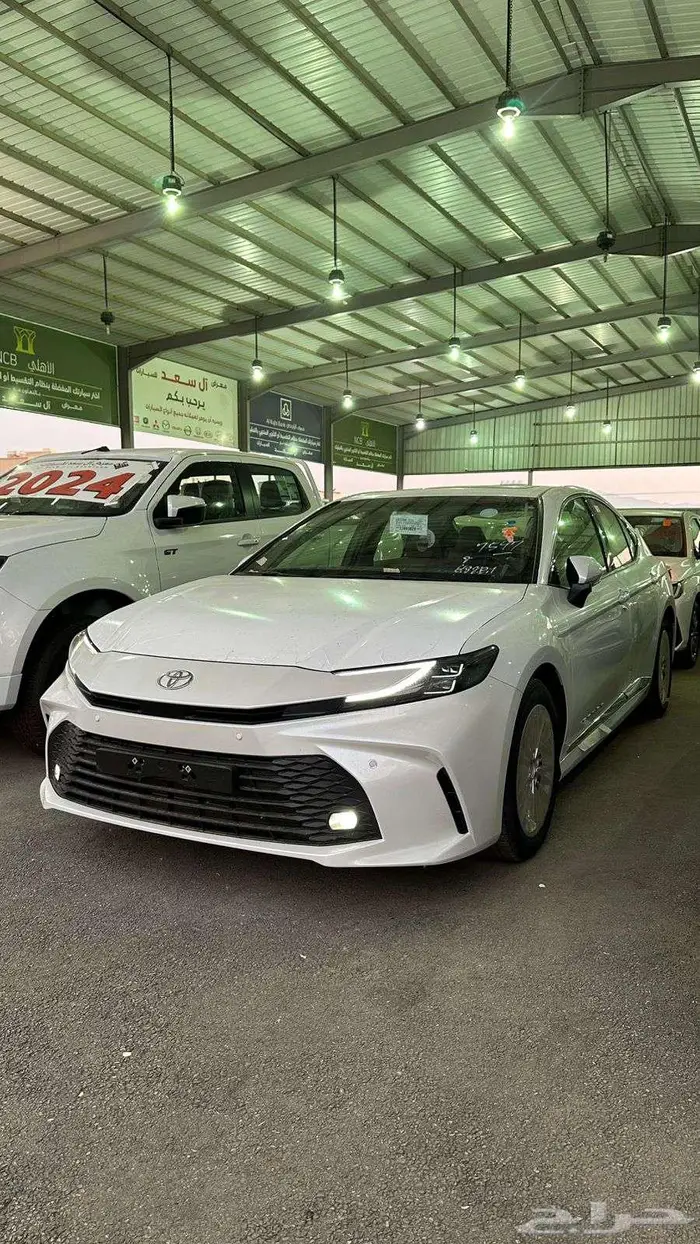 تويوتا كامري LE بنزين 2025 1