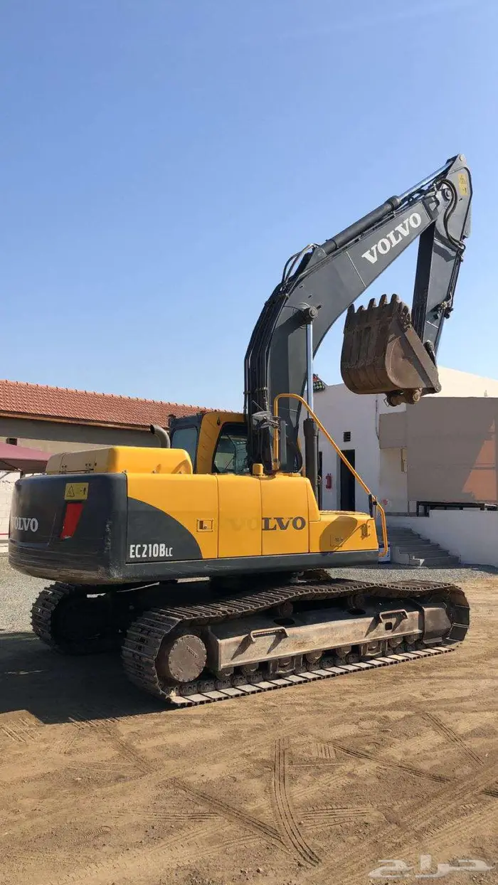 بوكلين فولفو 210 موديل 2014 معرض رواد المعدات الثقيله 2