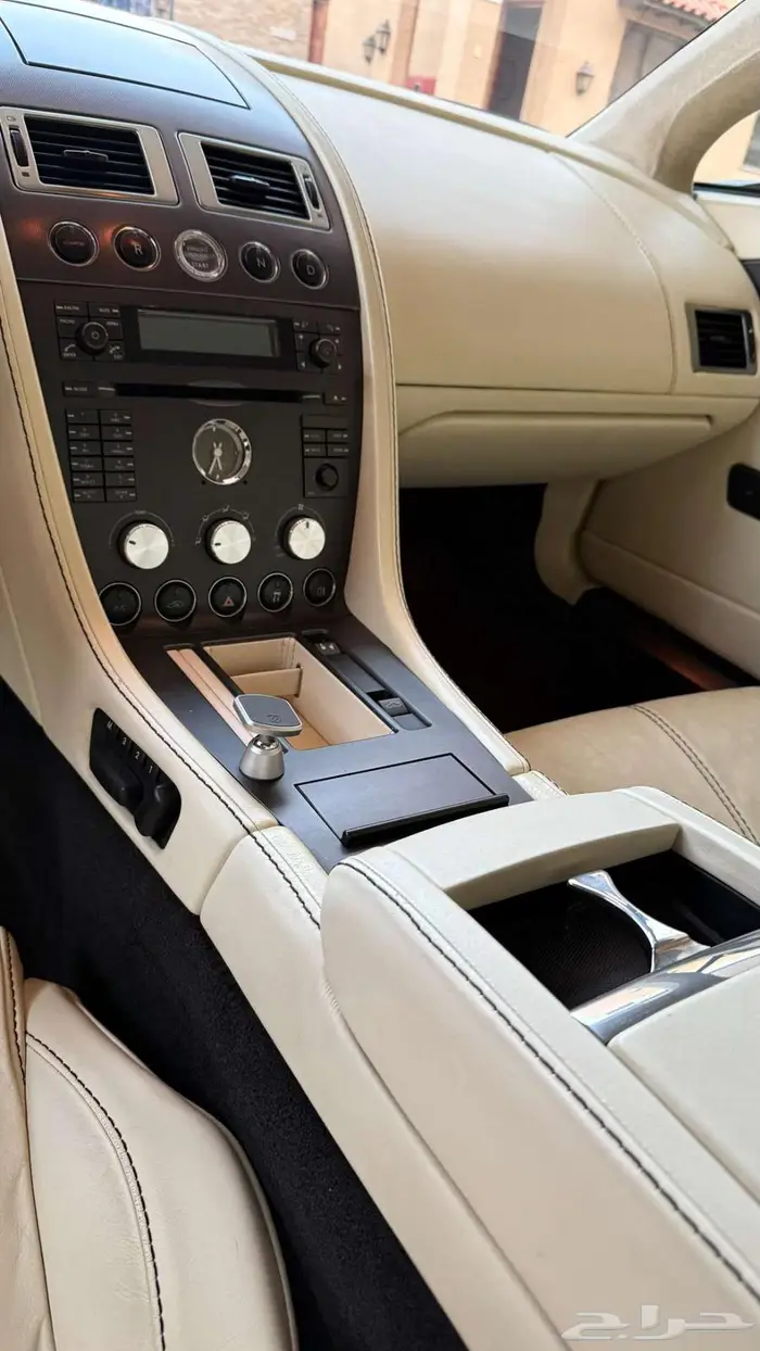 Aston Martin Vantage V8 12