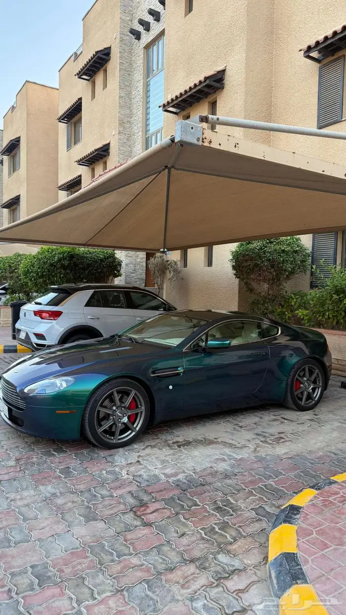 Aston Martin Vantage V8 0