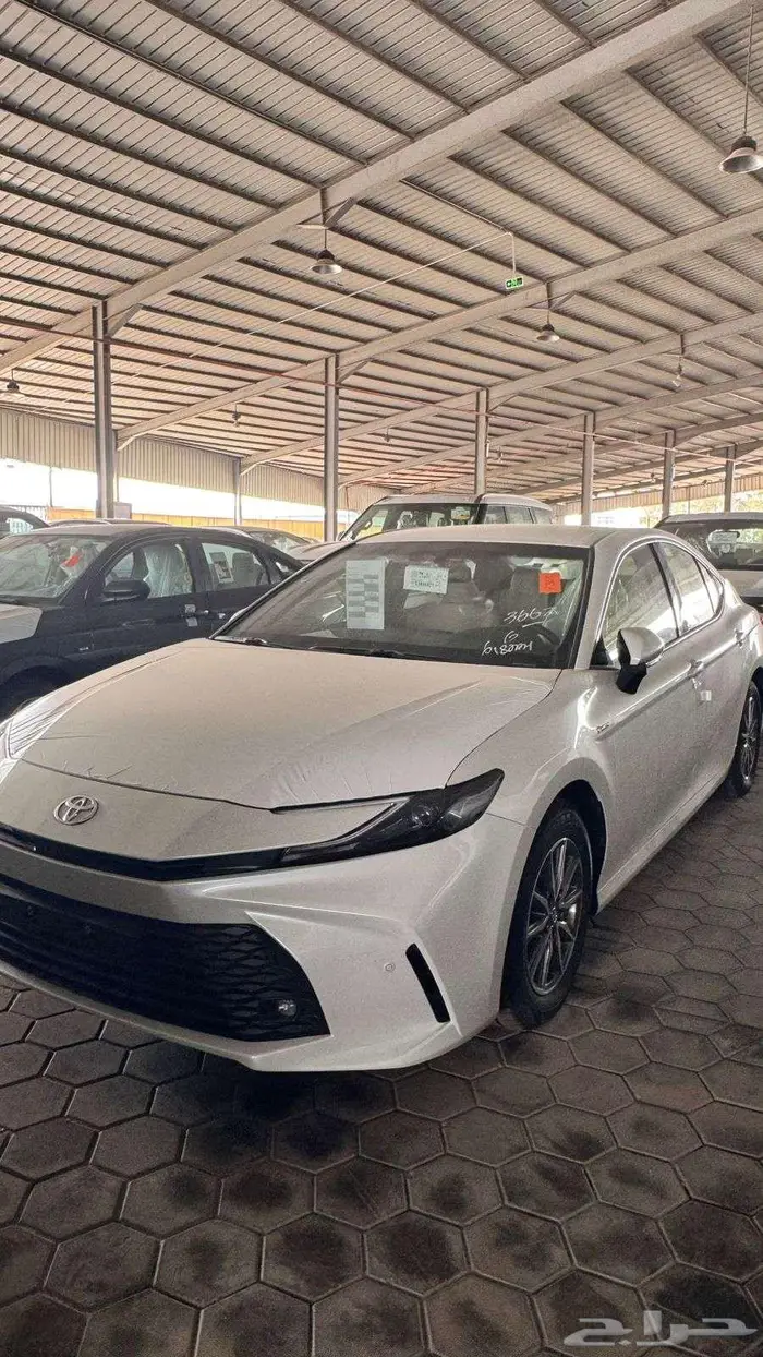 تويوتا كامرى E هايبرد موديل 2025 0