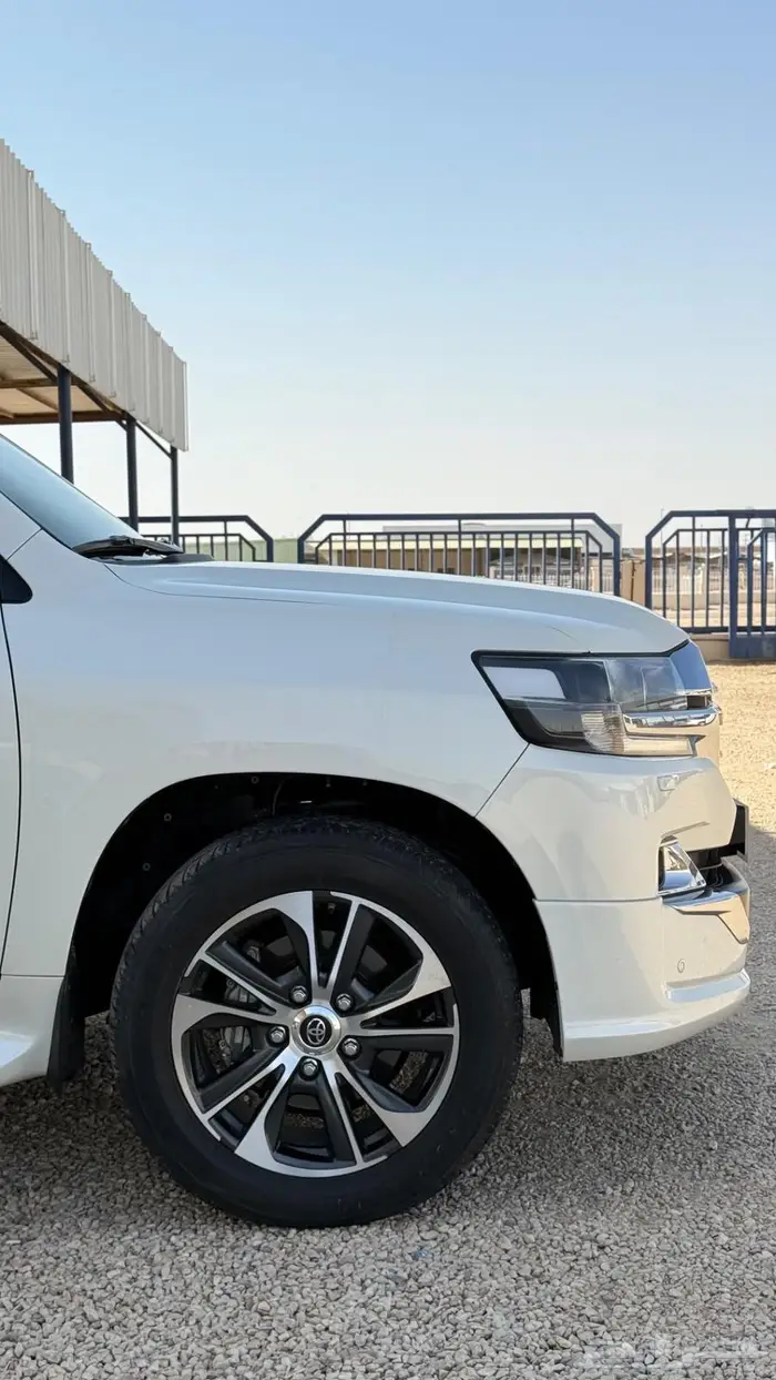 لاندكروزر GXR 2020 تورنق سعودي ماشي 72 فقط 8