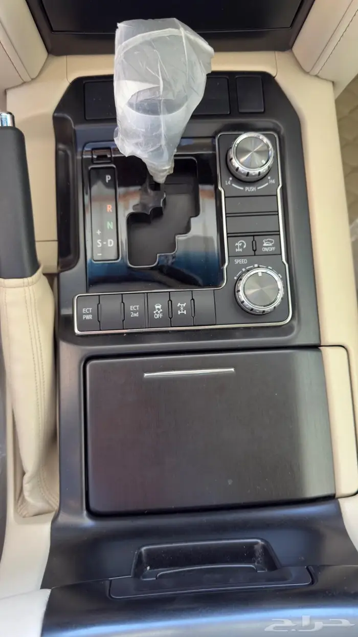 لاندكروزر GXR 2020 تورنق سعودي ماشي 72 فقط 37