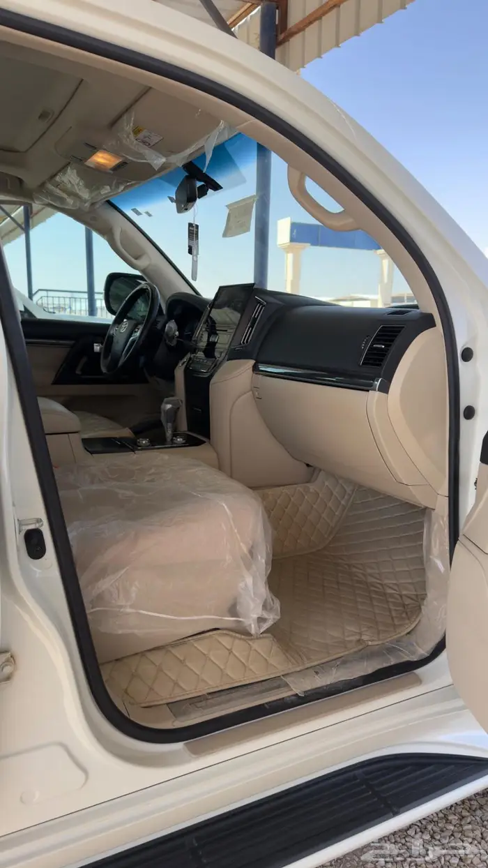 لاندكروزر GXR 2020 تورنق سعودي ماشي 72 فقط 40