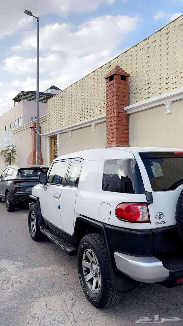 تويوتا اف جي 2011 2