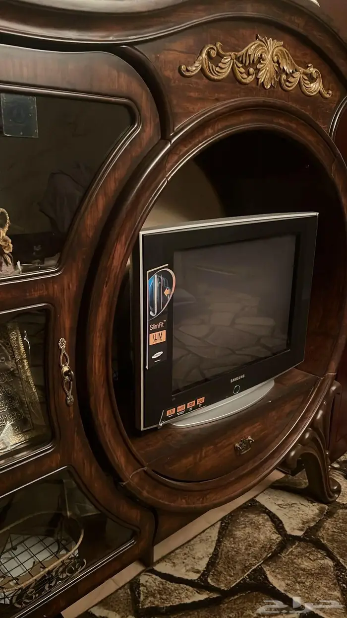 دولاب تلفزيون للبيع مع التلفزيون 1