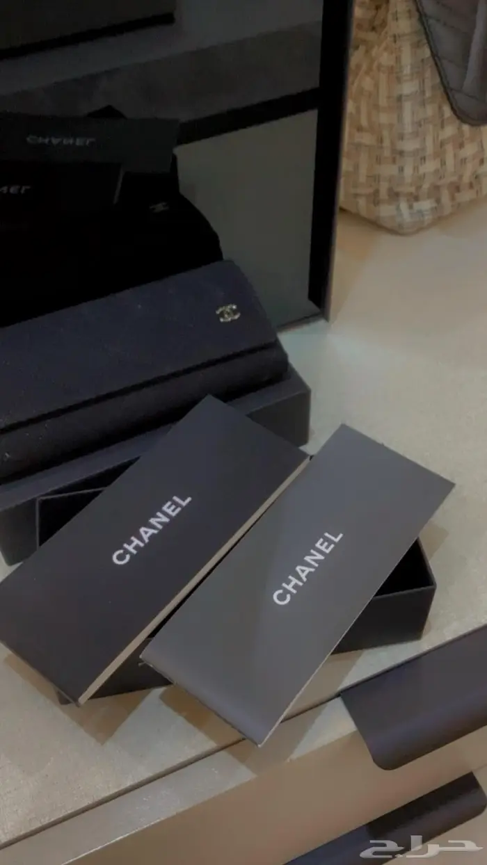 نظارة نظر شانيل الاصلي لون اسود بخط احمر جديد 4