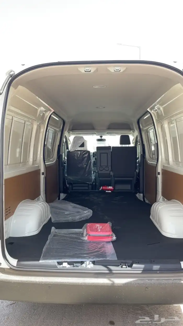 تويوتا باص هايس بضاعة سقف عالي 2026 قير عادي ديزل. سعودي. 7