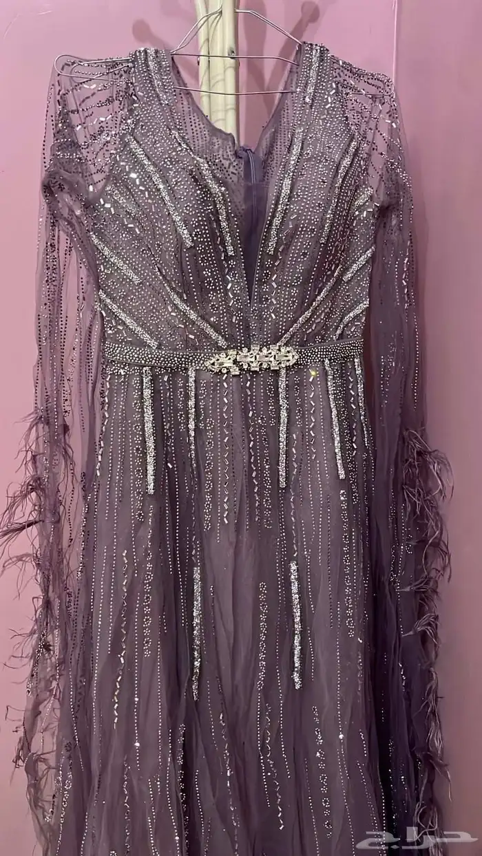 فستان ملكه جديد لم يلبس الا مره واحد 0